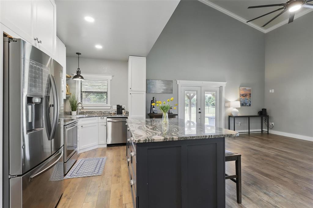 1661 Greenwood Road Property Photo 12
