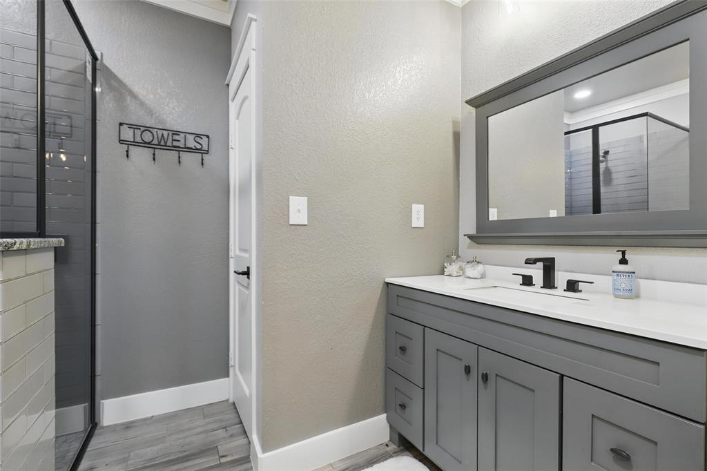 1661 Greenwood Road Property Photo 15
