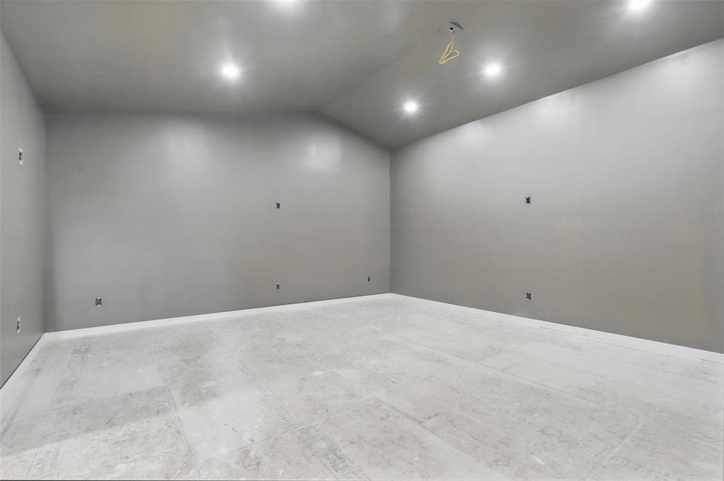 1661 Greenwood Road Property Photo 18