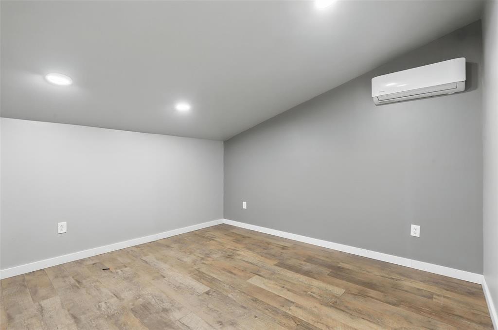 1661 Greenwood Road Property Photo 20