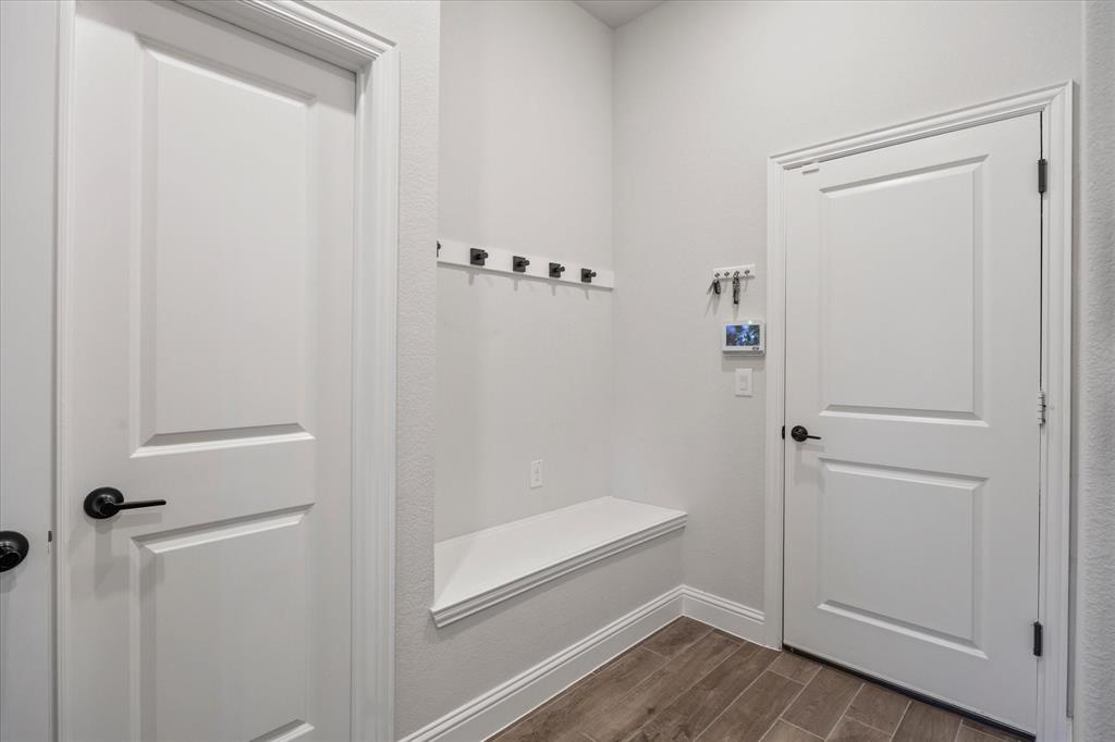 280 Sparkling Springs Drive Property Photo 21