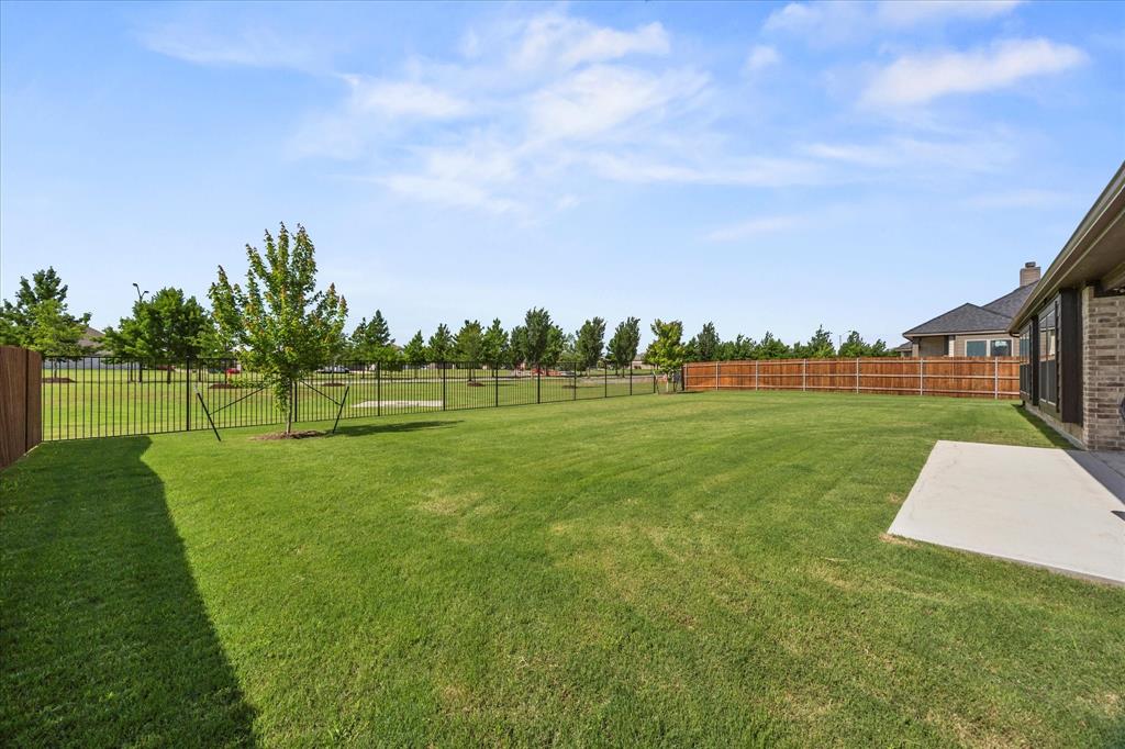 280 Sparkling Springs Drive Property Photo 39