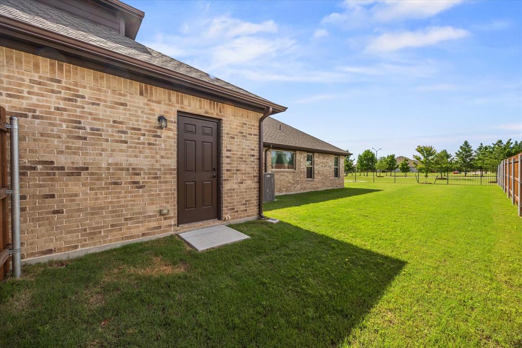280 Sparkling Springs Drive Property Photo 40