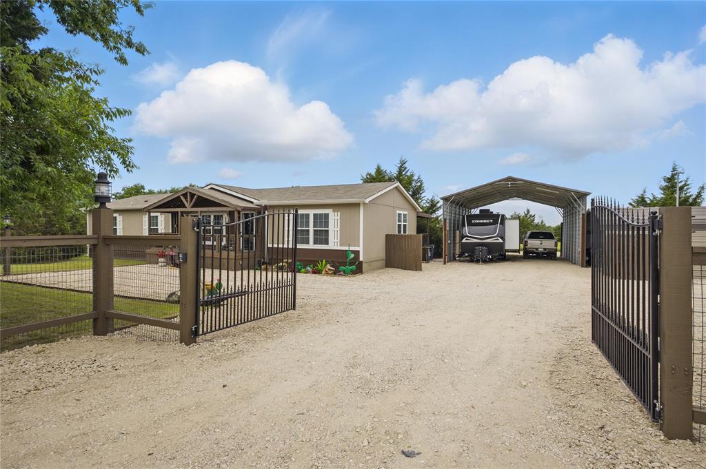 1660 County Road 4109 Property Photo 1
