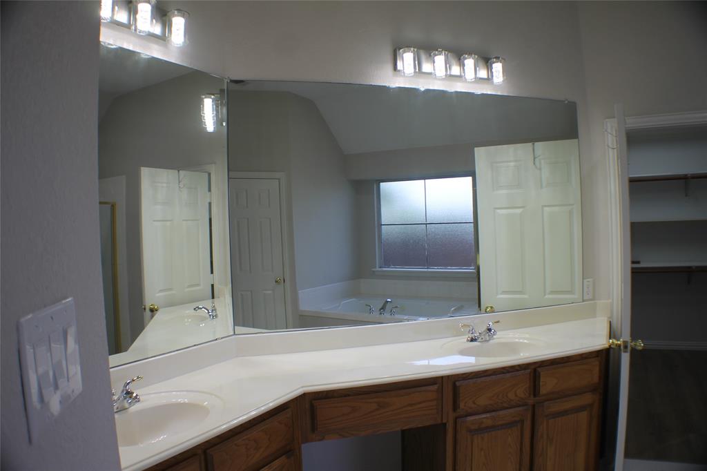 3901 Moonbeam Court Property Photo 33
