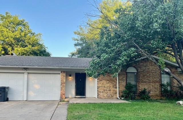 2411 Laredo Court Property Photo 1