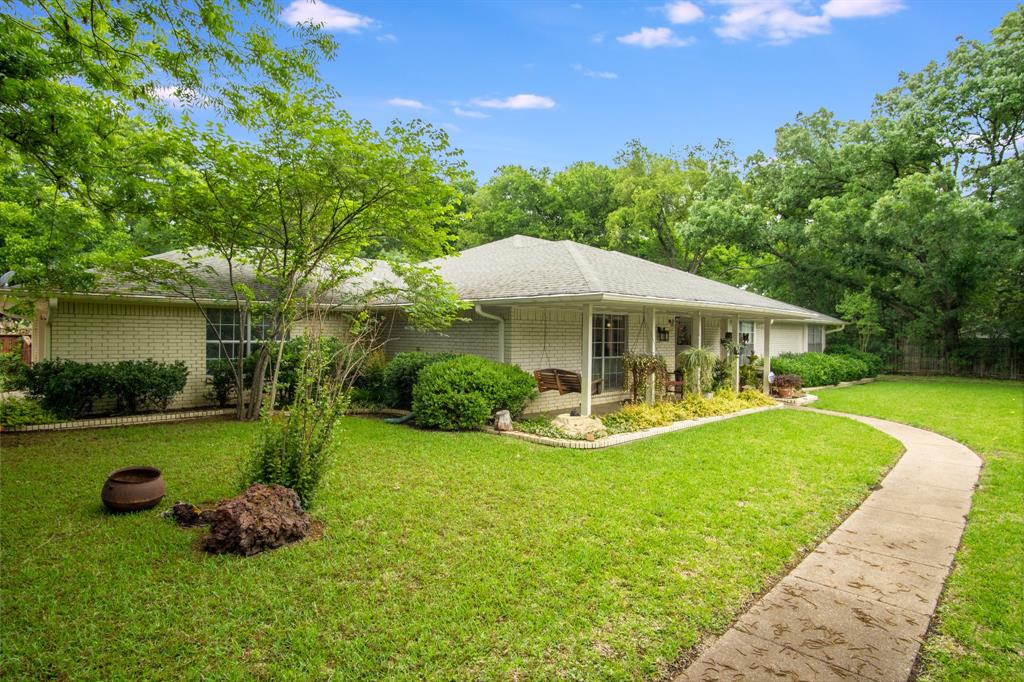 915 Cockrell Hill Road Property Photo 1