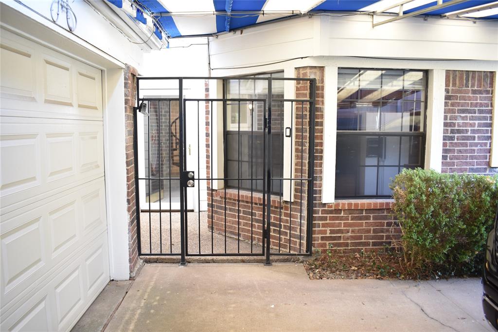 919 Liberty Court Property Photo 3