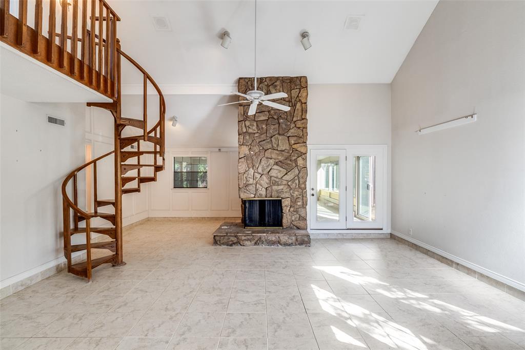 919 Liberty Court Property Photo 6