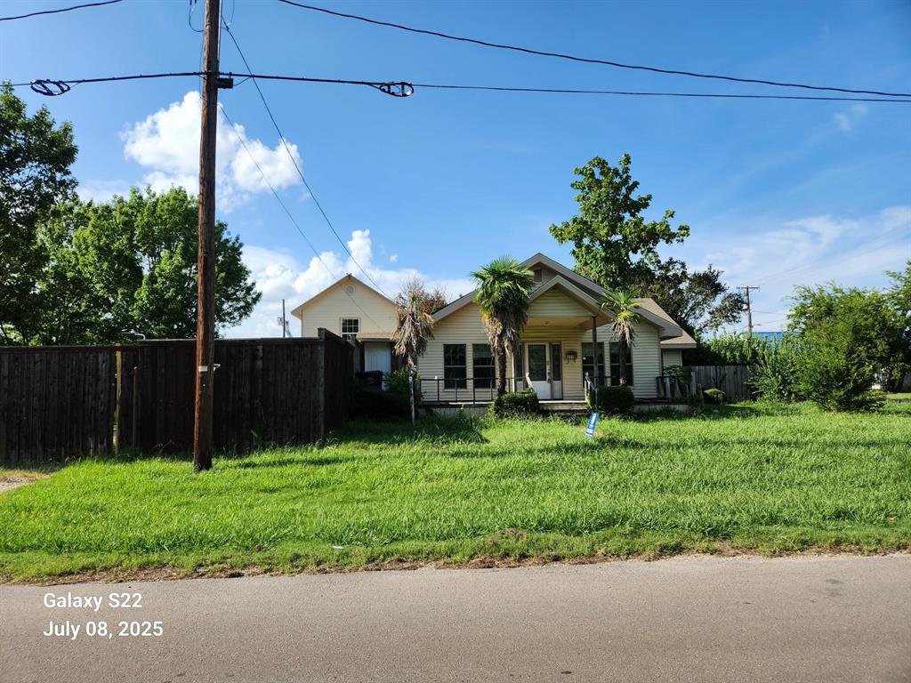 225 E Oneal Street Property Photo 1