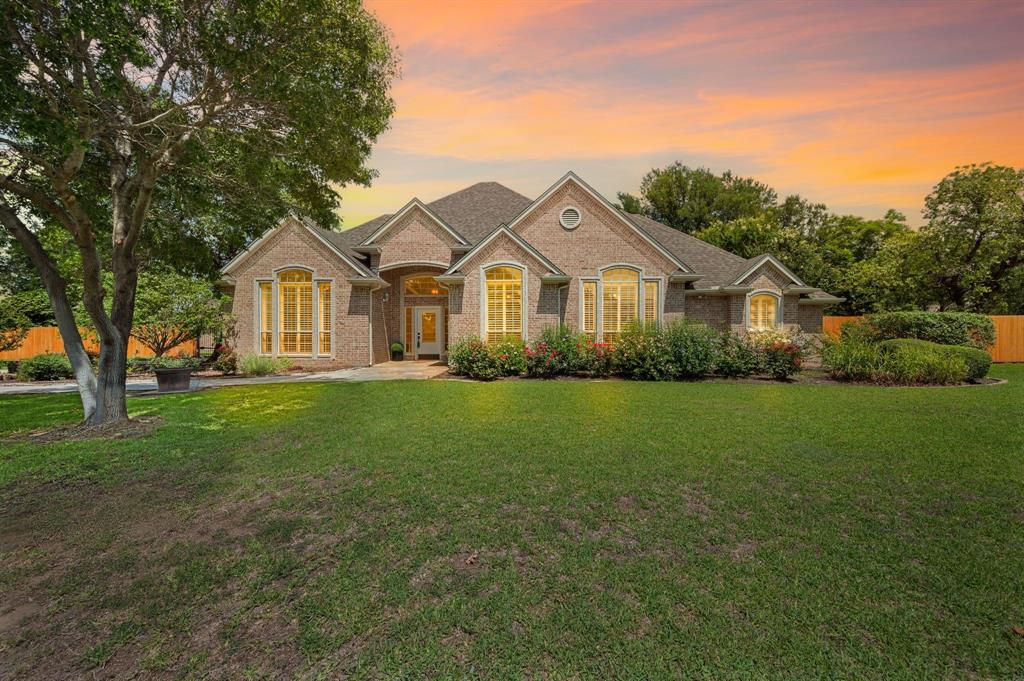 324 Lakeside Oaks Circle Property Photo 1
