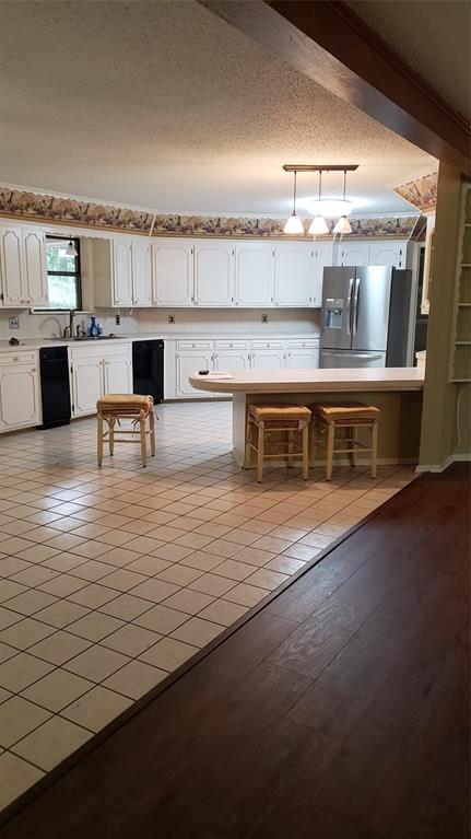 401 S Timberlane Property Photo 3