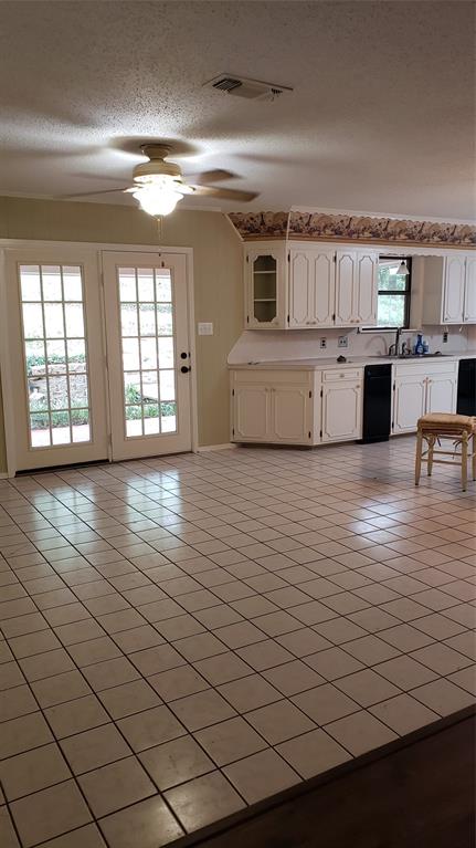 401 S Timberlane Property Photo 5