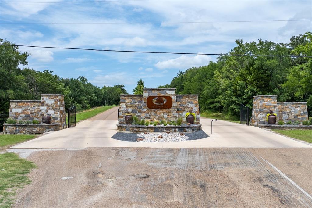 123 Oakmont Drive Property Photo 13