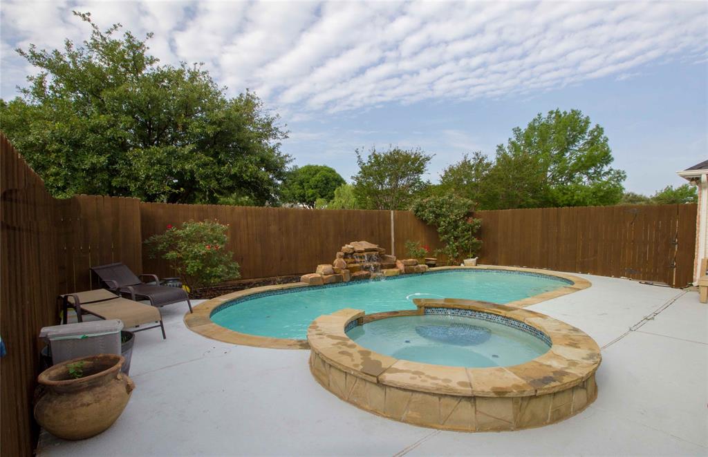 10409 Forrest Drive Property Photo 1