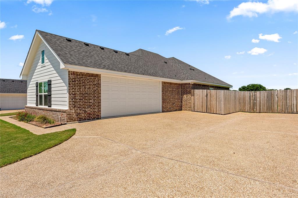 10117 Castleberry Lane Property Photo 4