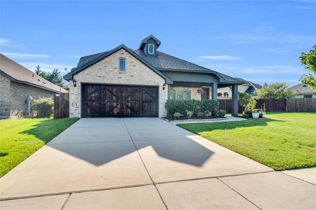 1621 Whispering Trail Drive Property Photo 1