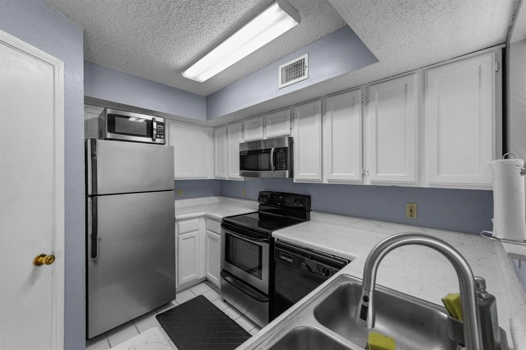 9815 Walnut Street 204 Property Photo 1