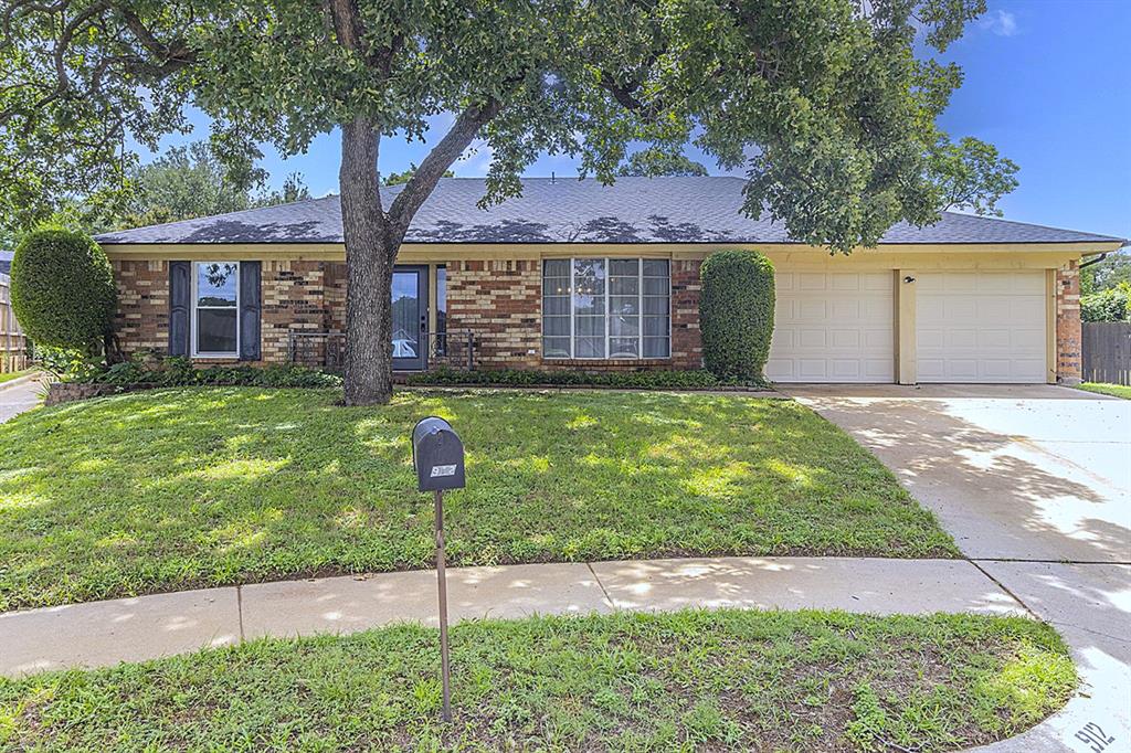 912 Hillside Court Property Photo 1