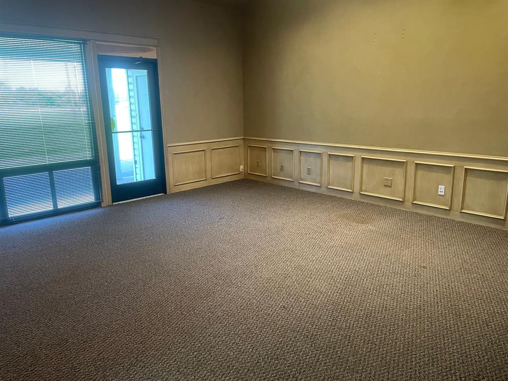 210 W Main Street 16 Property Photo 2