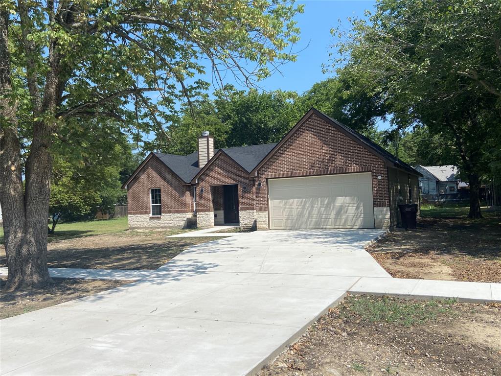206 E Grayson Property Photo 1