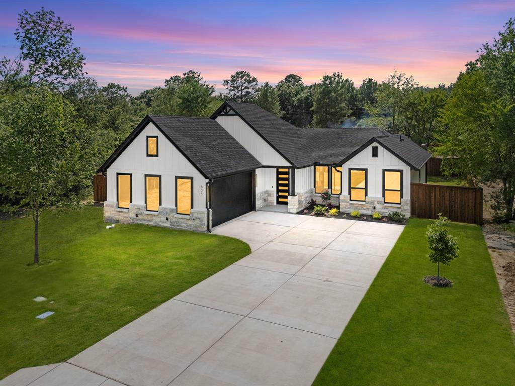 605 Utopia Road Property Photo 1