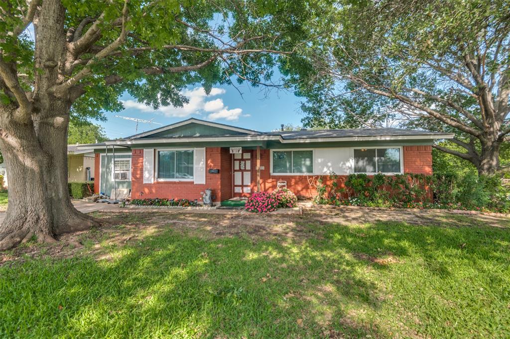 1811 Fairfax Lane Property Photo 1