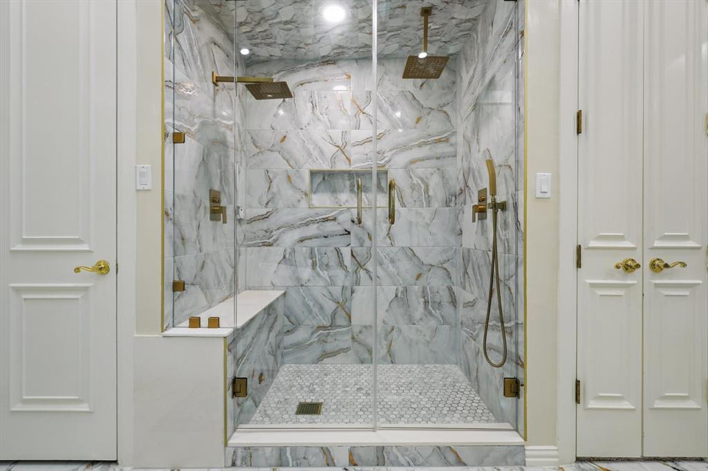 6260 Oak Hollow Drive Property Photo 16