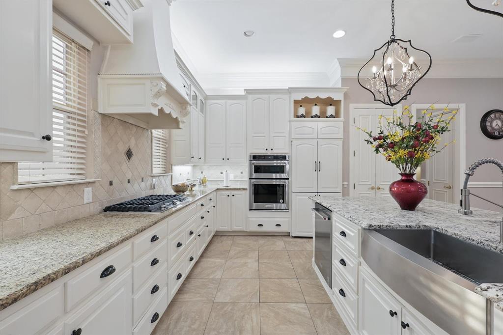 6260 Oak Hollow Drive Property Photo 18