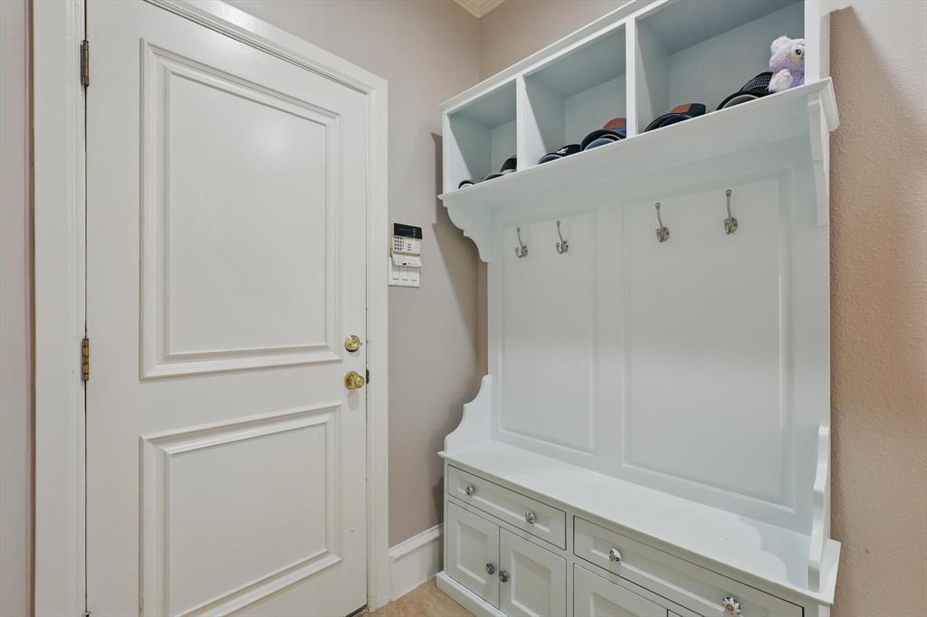 6260 Oak Hollow Drive Property Photo 32