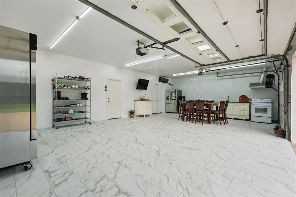 6260 Oak Hollow Drive Property Photo 35