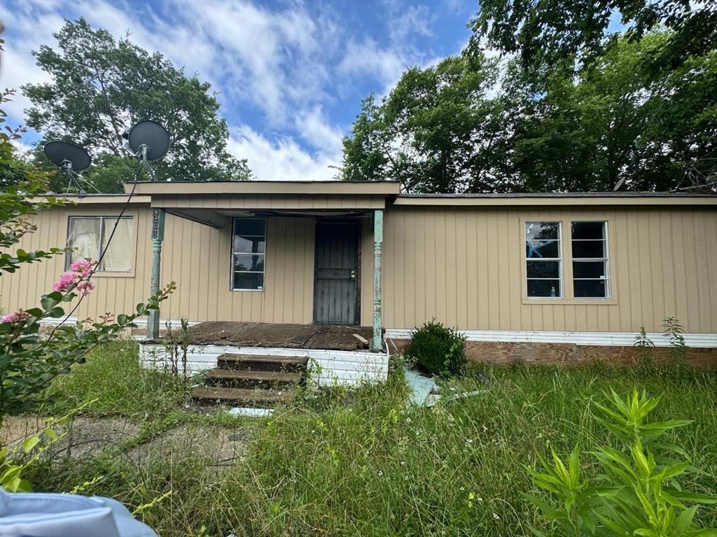 300 Hearne Avenue Property Photo 1
