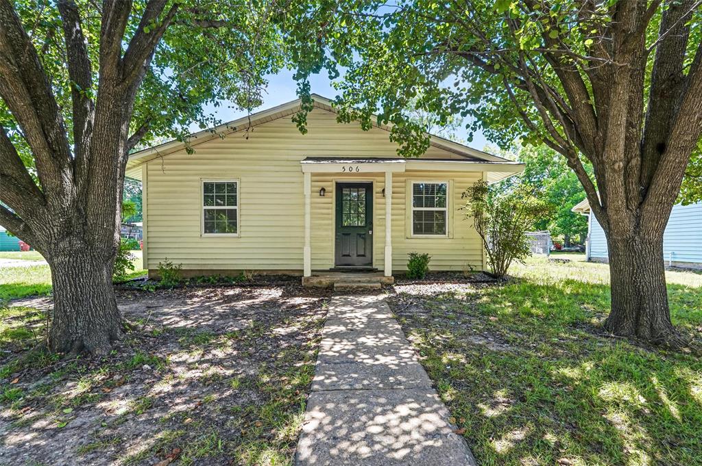 506 E 15th Street Property Photo 1