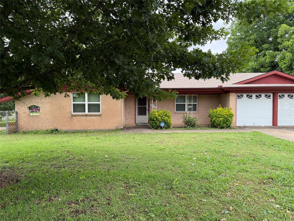 900 Crockett Drive Property Photo 1