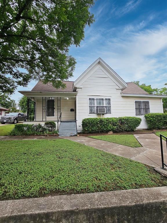 2211 Prairie Avenue Property Photo 1