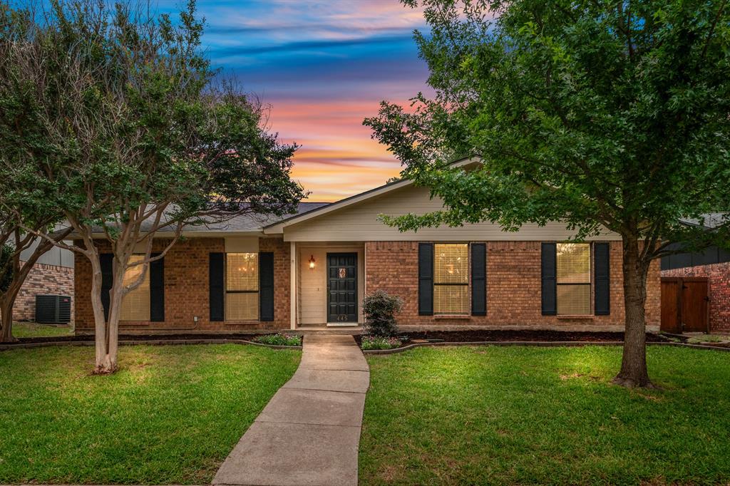 445 Woodway Drive Property Photo 1