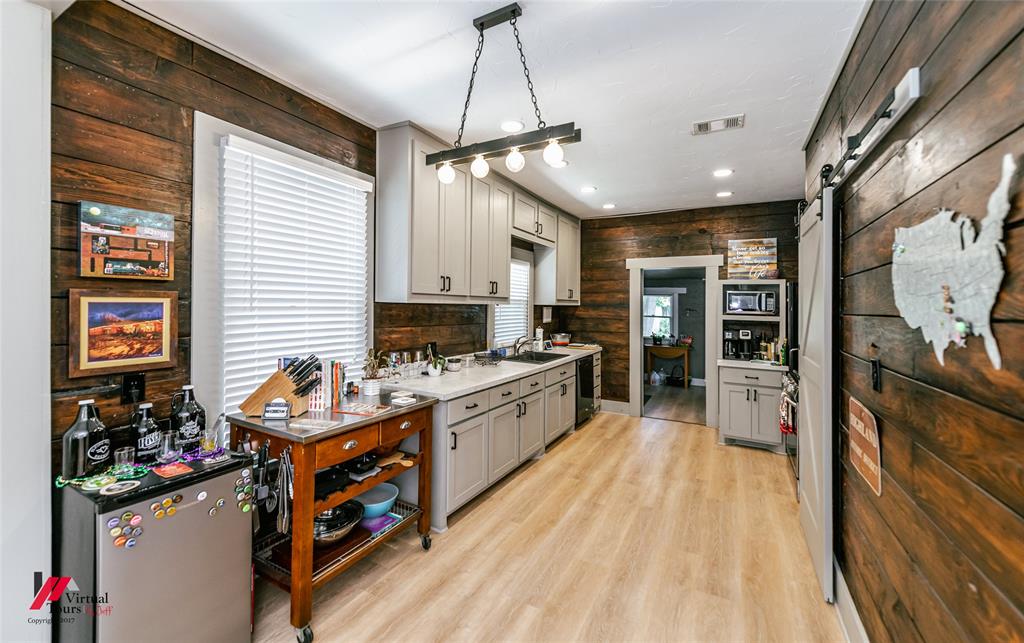 546 College Street Property Photo 1