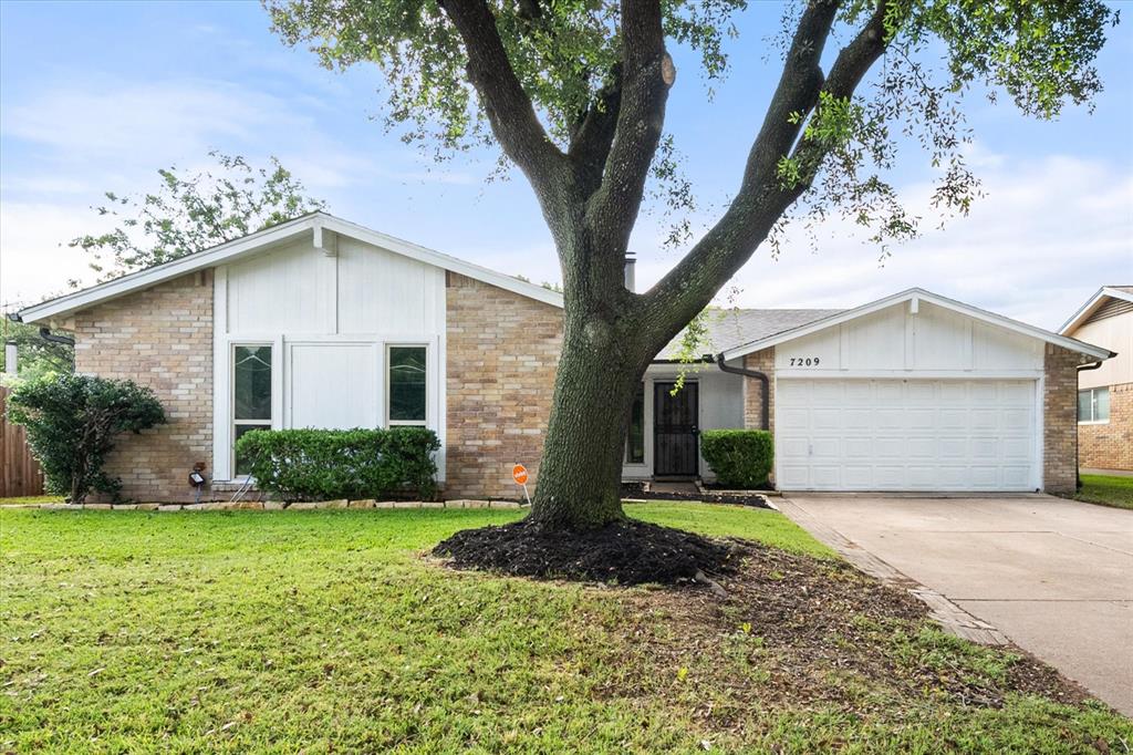 7209 W Cleburne Road Property Photo 1