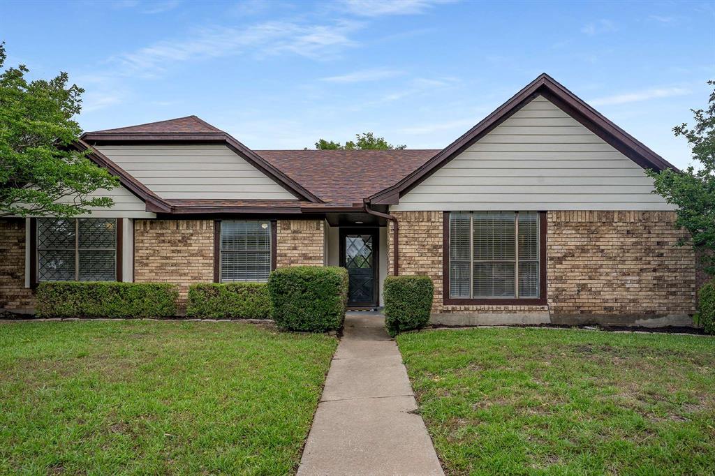 1535 Mayflower Drive Property Photo 1