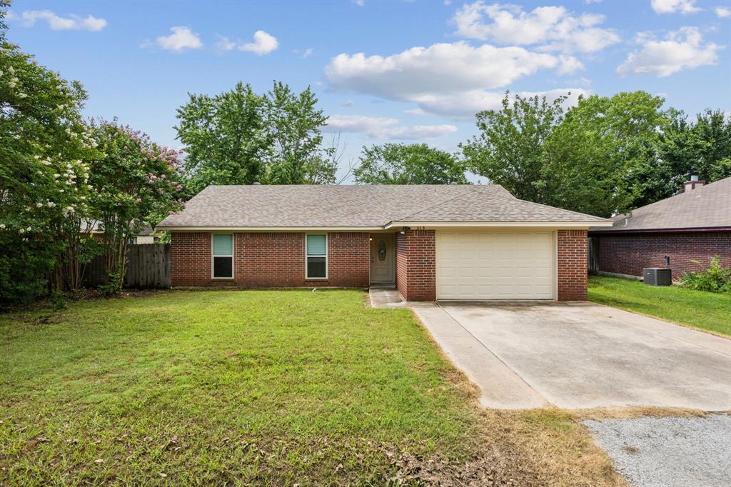 315 Oakwood Circle Property Photo 1