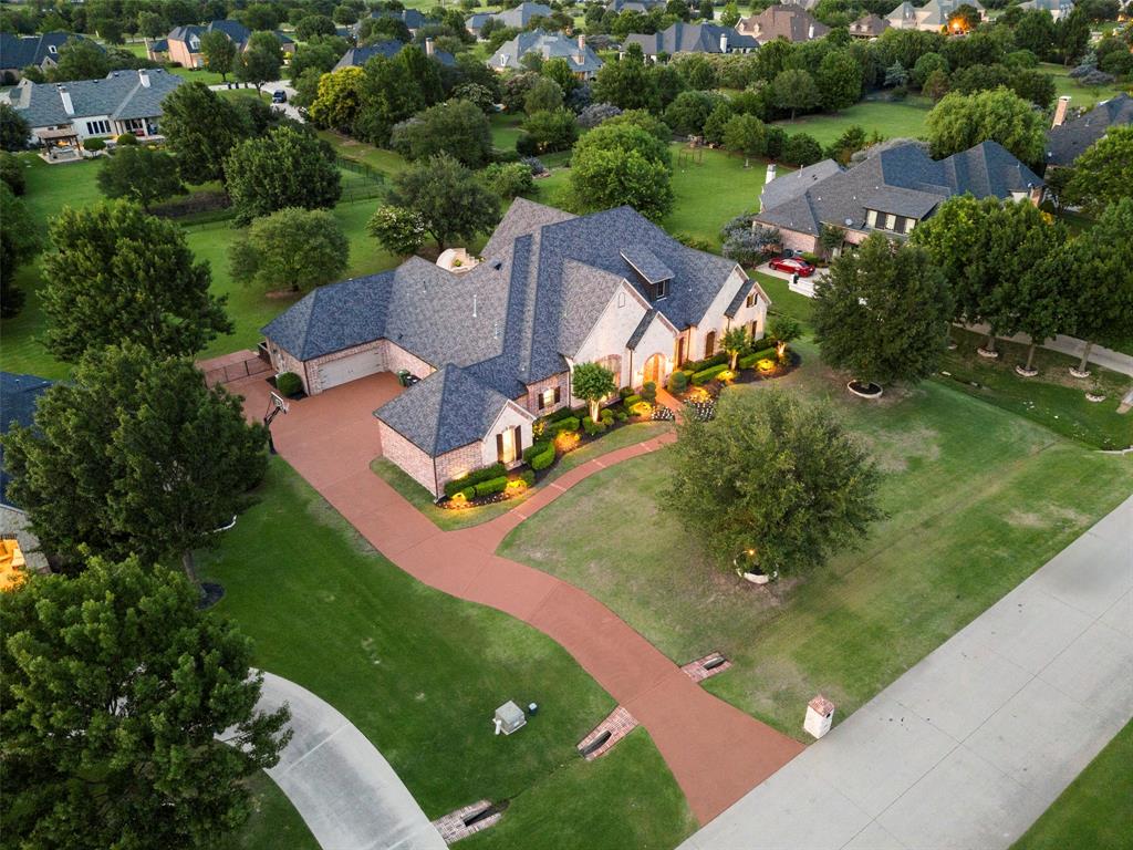 2901 Lakeview Drive Property Photo 1