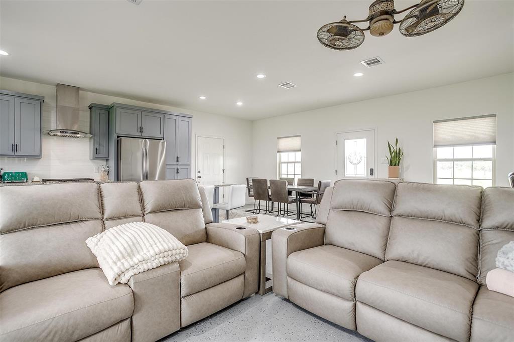 194 Reeves Road Property Photo 6