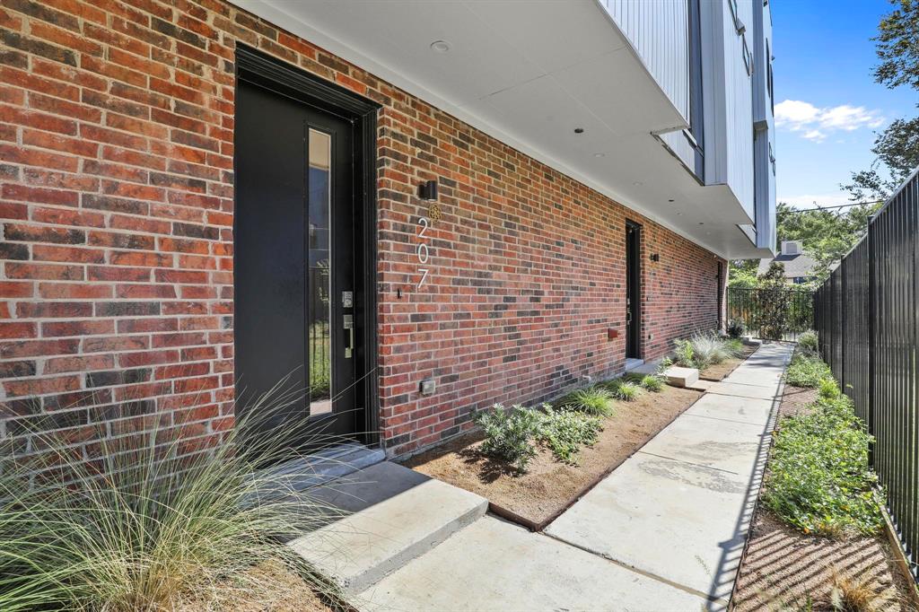 410 W 9th Street 201 Property Photo 1