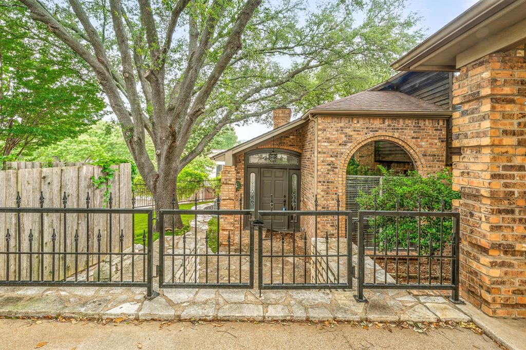 4904 Fairway Place Court Property Photo 2