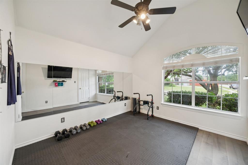 945 Brentwood Drive Property Photo 24