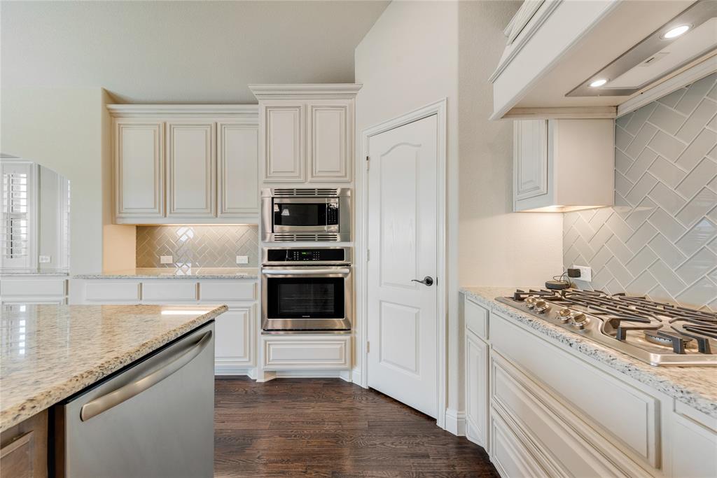 1207 Glasbury Glen Way Property Photo 17