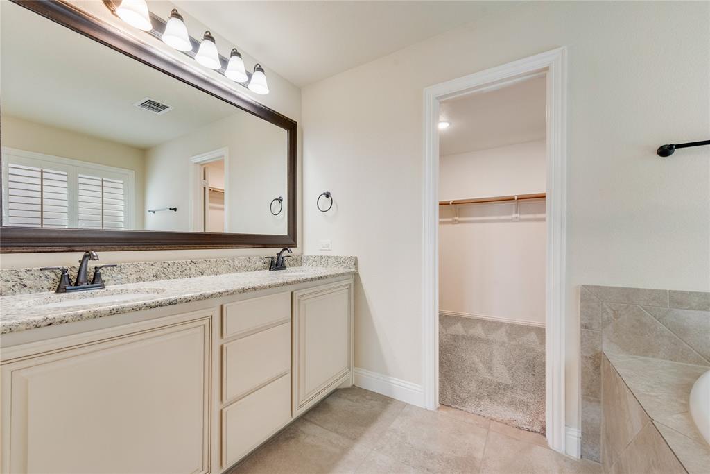 1207 Glasbury Glen Way Property Photo 20