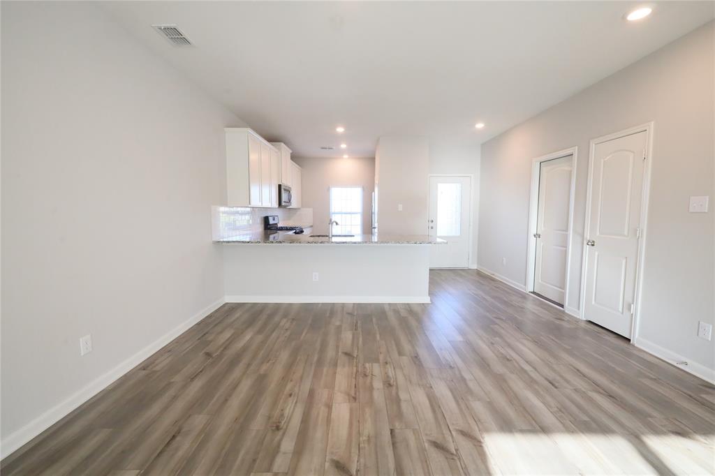 2121 Yarbrough Drive Property Photo 4