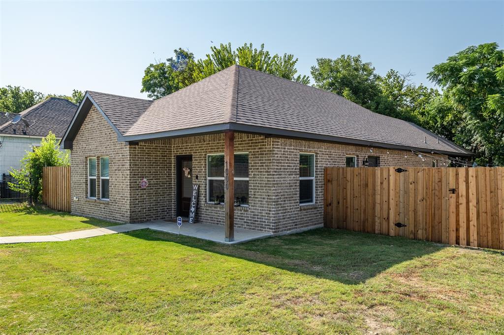 1000 E Allen Avenue Property Photo 1