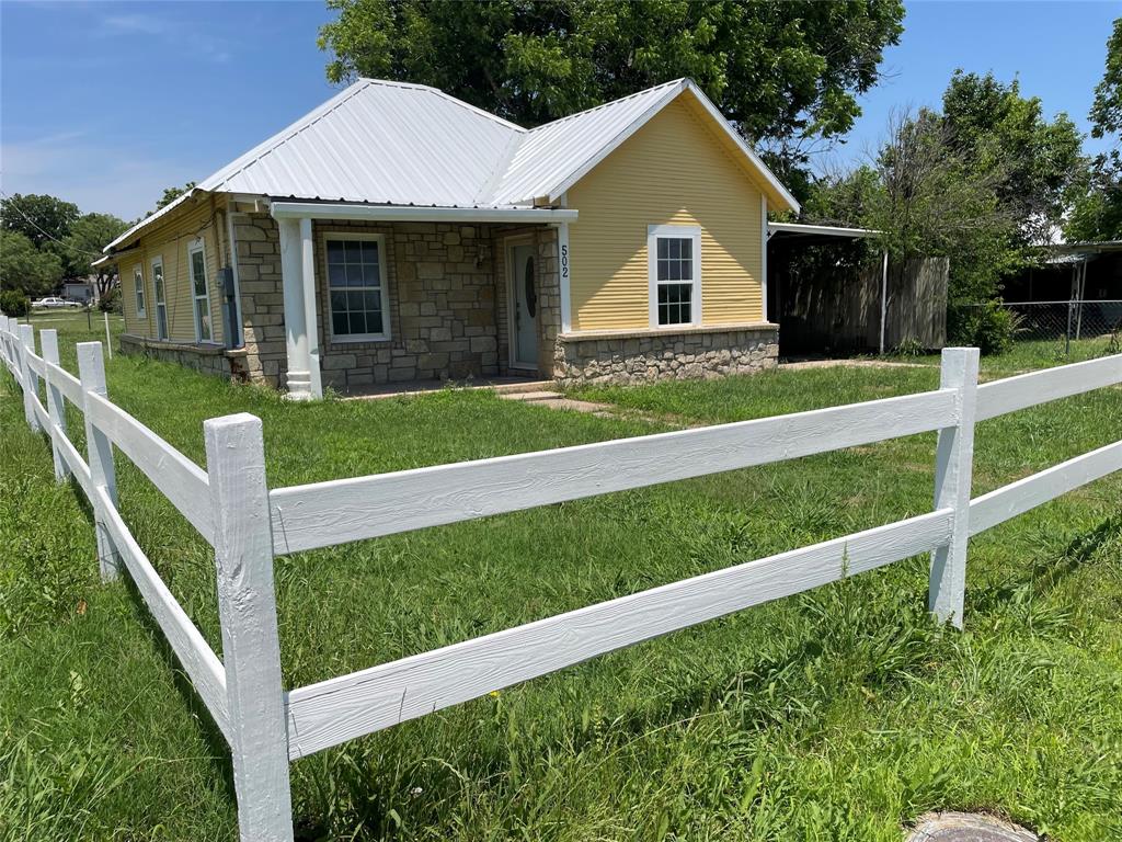 500 Peyton Street Property Photo 1